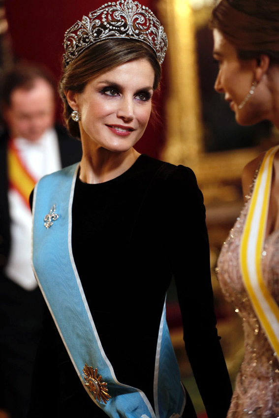 Imagen para artículo LA REINA LETIZIA POR PRIMERA VEZ CON LA TIARA FLOR DE LIS